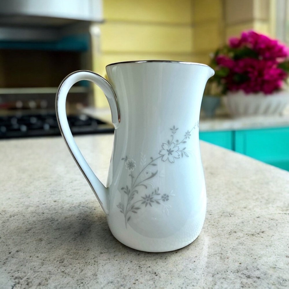 Noritake Contemporary “Breeze” Creamer